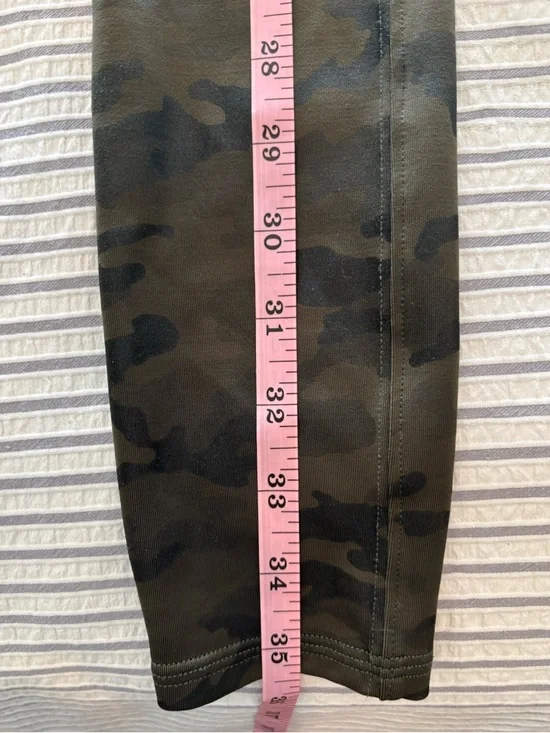 EUC SPANX Matte Green Faux Leather  Camo Leggings Power Waistband - Size Small - Picture 15 of 16